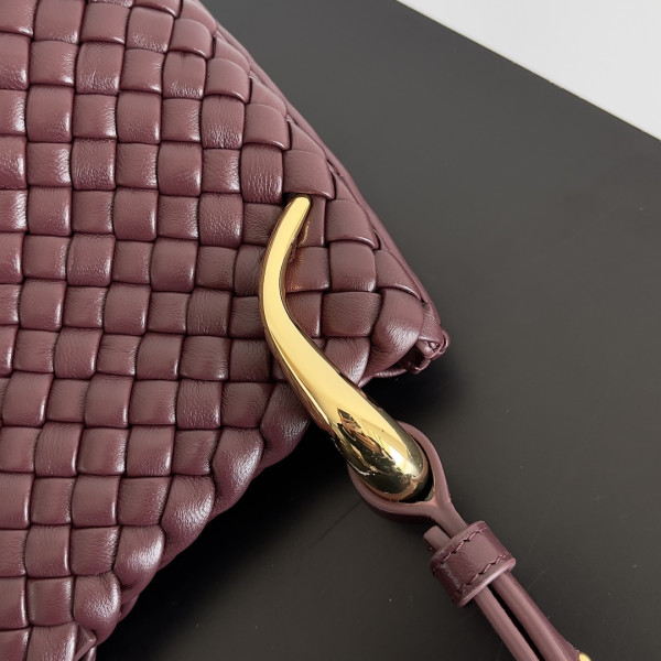 BOTTEGA VENETA Small Clicker Shoulder Bag [C1M42-035226] CELINE CHANEL ACCESSORIES LOEWE SHOES LOUIS VUITTON DIRO YSL OTHER BRAND HANDBAGS BALENCIAGA BOTTEGA VENETA GOYARD HERMES BURBERRY VALENTINO GUCCI FENDI MIUMIU CHLOE PRADA BVLGARI SUITCASE NEW ARRIVAL 