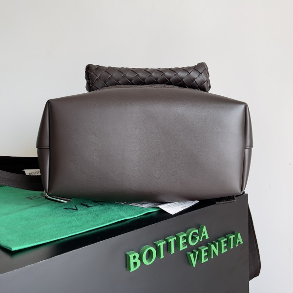 BOTTEGA VENETA Small Intrecciato Backpack [C1M41-085308] CELINE CHANEL ACCESSORIES LOEWE SHOES LOUIS VUITTON DIRO YSL OTHER BRAND HANDBAGS BALENCIAGA BOTTEGA VENETA GOYARD HERMES BURBERRY VALENTINO GUCCI FENDI MIUMIU CHLOE PRADA BVLGARI SUITCASE NEW ARRIVAL 