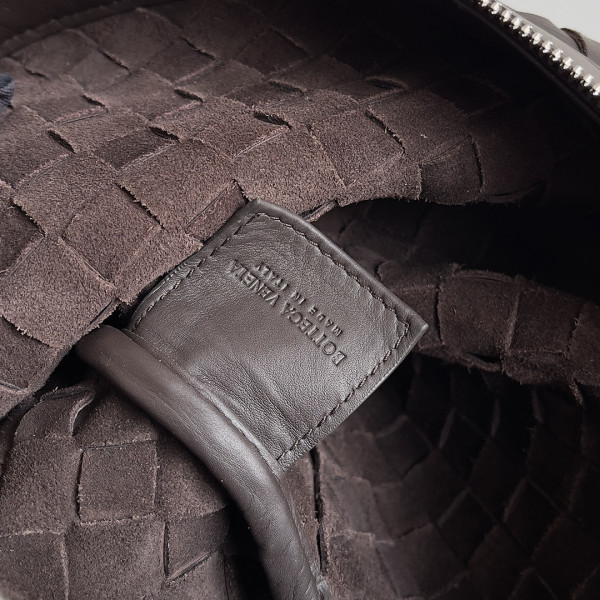 BOTTEGA VENETA Small Intrecciato Backpack [C1M41-085308] CELINE CHANEL ACCESSORIES LOEWE SHOES LOUIS VUITTON DIRO YSL OTHER BRAND HANDBAGS BALENCIAGA BOTTEGA VENETA GOYARD HERMES BURBERRY VALENTINO GUCCI FENDI MIUMIU CHLOE PRADA BVLGARI SUITCASE NEW ARRIVAL 