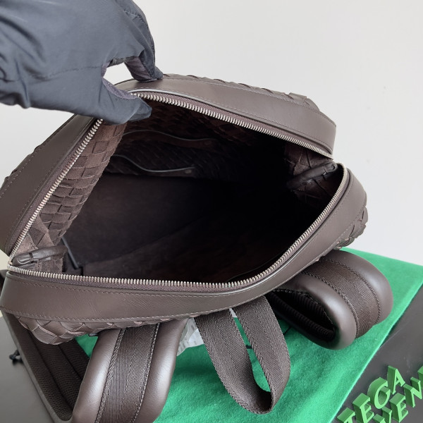 BOTTEGA VENETA Small Intrecciato Backpack [C1M41-085308] CELINE CHANEL ACCESSORIES LOEWE SHOES LOUIS VUITTON DIRO YSL OTHER BRAND HANDBAGS BALENCIAGA BOTTEGA VENETA GOYARD HERMES BURBERRY VALENTINO GUCCI FENDI MIUMIU CHLOE PRADA BVLGARI SUITCASE NEW ARRIVAL 
