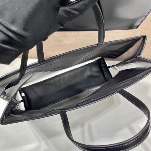 Prada tote bag [C1M1Y-070703] CELINE CHANEL ACCESSORIES LOEWE SHOES LOUIS VUITTON DIRO YSL OTHER BRAND HANDBAGS BALENCIAGA BOTTEGA VENETA GOYARD HERMES BURBERRY VALENTINO GUCCI FENDI MIUMIU CHLOE PRADA BVLGARI SUITCASE NEW ARRIVAL 
