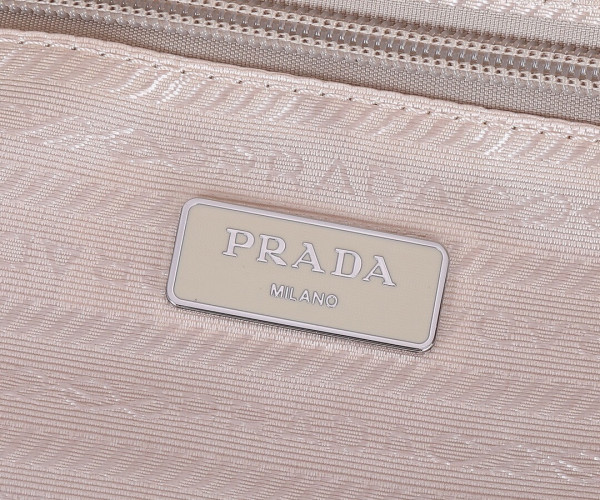 PRADA Re-Nylon tote bag [1BG052] CELINE CHANEL ACCESSORIES LOEWE SHOES LOUIS VUITTON DIRO YSL OTHER BRAND HANDBAGS BALENCIAGA BOTTEGA VENETA GOYARD HERMES BURBERRY VALENTINO GUCCI FENDI MIUMIU CHLOE PRADA BVLGARI SUITCASE NEW ARRIVAL 
