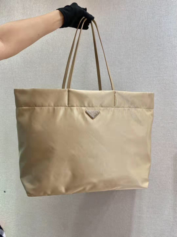 PRADA Re-Nylon and Saffiano leather tote bag [C1M1Y-063343] CELINE CHANEL ACCESSORIES LOEWE SHOES LOUIS VUITTON DIRO YSL OTHER BRAND HANDBAGS BALENCIAGA BOTTEGA VENETA GOYARD HERMES BURBERRY VALENTINO GUCCI FENDI MIUMIU CHLOE PRADA BVLGARI SUITCASE NEW ARRIVAL 