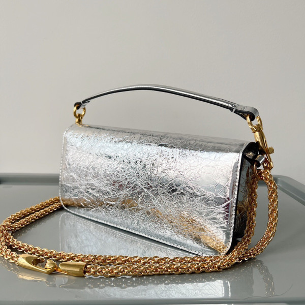 VALENTINO LOC? SMALL SHOULDER BAG IN CALFSKIN [C1M1K-033019] CELINE CHANEL ACCESSORIES LOEWE SHOES LOUIS VUITTON DIRO YSL OTHER BRAND HANDBAGS BALENCIAGA BOTTEGA VENETA GOYARD HERMES BURBERRY VALENTINO GUCCI FENDI MIUMIU CHLOE PRADA BVLGARI SUITCASE NEW ARRIVAL 