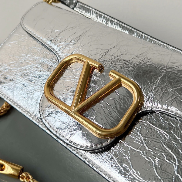 VALENTINO LOC? SMALL SHOULDER BAG IN CALFSKIN [C1M1K-033019] CELINE CHANEL ACCESSORIES LOEWE SHOES LOUIS VUITTON DIRO YSL OTHER BRAND HANDBAGS BALENCIAGA BOTTEGA VENETA GOYARD HERMES BURBERRY VALENTINO GUCCI FENDI MIUMIU CHLOE PRADA BVLGARI SUITCASE NEW ARRIVAL 