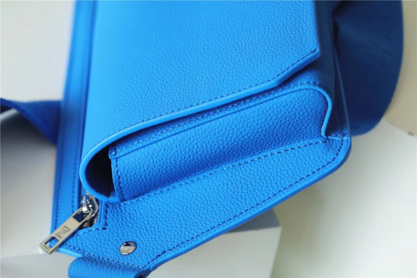 LOUIS VUITTON TAKEOFF SLINGBAG [M22665] CELINE CHANEL ACCESSORIES LOEWE SHOES LOUIS VUITTON DIRO YSL OTHER BRAND HANDBAGS BALENCIAGA BOTTEGA VENETA GOYARD HERMES BURBERRY VALENTINO GUCCI FENDI MIUMIU CHLOE PRADA BVLGARI SUITCASE NEW ARRIVAL 