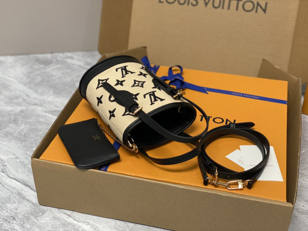 LOUIS VUITTON NANO BUCKET [M82418] CELINE CHANEL ACCESSORIES LOEWE SHOES LOUIS VUITTON DIRO YSL OTHER BRAND HANDBAGS BALENCIAGA BOTTEGA VENETA GOYARD HERMES BURBERRY VALENTINO GUCCI FENDI MIUMIU CHLOE PRADA BVLGARI SUITCASE NEW ARRIVAL 