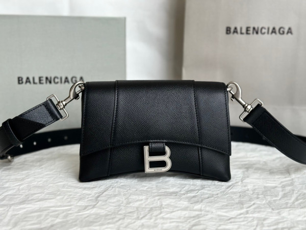 (image for) MEN'S DOWNTOWN MEN XXS CROSSBODY BAG IN BLACK