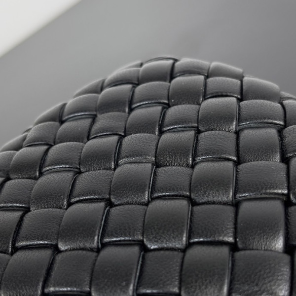(image for) BOTTEGA VENETA Knot Minaudiere