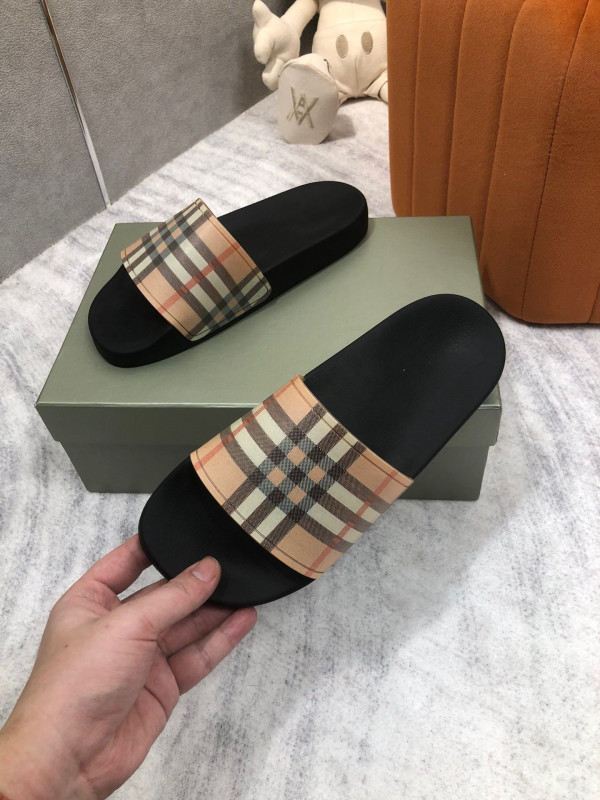 (image for) Burberry Vintage Check Slides