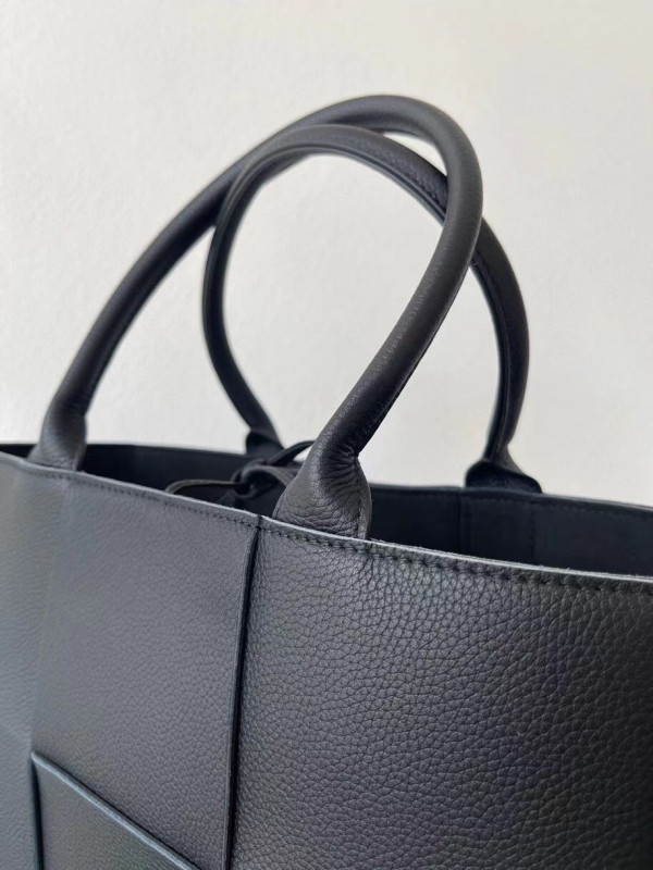 BOTTEGA VENETA ARCO MEDIUM TOTE (image for) BOTTEGA VENETA ARCO MEDIUM TOTE