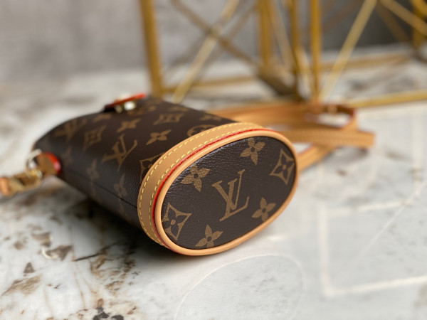 (image for) LOUIS VUITTON FOLD ME POUCH