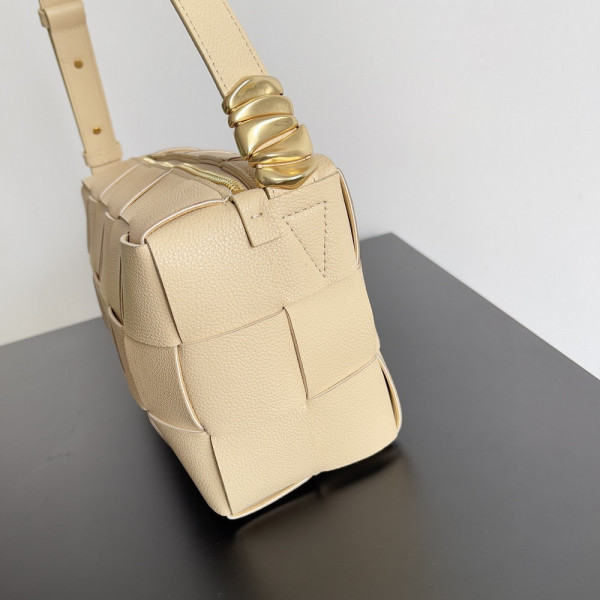(image for) BOTTEGA VENETA BRICK CASSETTE