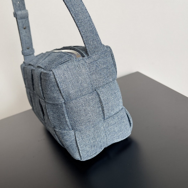 (image for) BOTTEGA VENETA BRICK CASSETTE