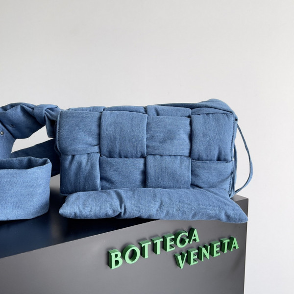 (image for) BOTTEGA VENETA Padded Tech Cassette