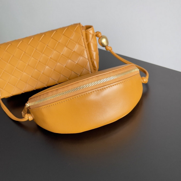 (image for) BOTTEGA VENETA Pouch On Strap