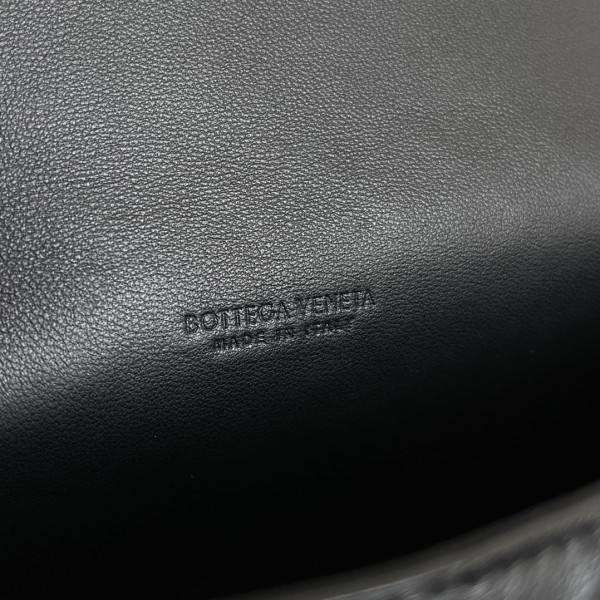 BOTTEGA VENETA Pouch On Strap [C1ESS-071712] CELINE CHANEL ACCESSORIES LOEWE SHOES LOUIS VUITTON DIRO YSL OTHER BRAND HANDBAGS BALENCIAGA BOTTEGA VENETA GOYARD HERMES BURBERRY VALENTINO GUCCI FENDI MIUMIU CHLOE PRADA BVLGARI SUITCASE NEW ARRIVAL 