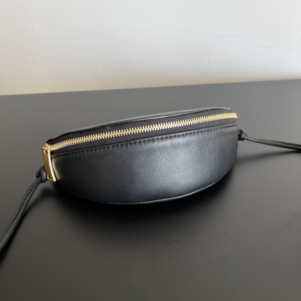 BOTTEGA VENETA Pouch On Strap [C1ESS-071712] CELINE CHANEL ACCESSORIES LOEWE SHOES LOUIS VUITTON DIRO YSL OTHER BRAND HANDBAGS BALENCIAGA BOTTEGA VENETA GOYARD HERMES BURBERRY VALENTINO GUCCI FENDI MIUMIU CHLOE PRADA BVLGARI SUITCASE NEW ARRIVAL 