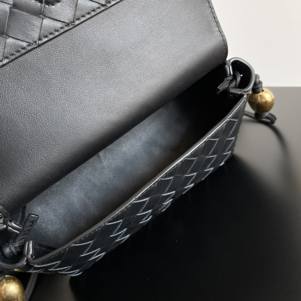 BOTTEGA VENETA Pouch On Strap [C1ESS-071712] CELINE CHANEL ACCESSORIES LOEWE SHOES LOUIS VUITTON DIRO YSL OTHER BRAND HANDBAGS BALENCIAGA BOTTEGA VENETA GOYARD HERMES BURBERRY VALENTINO GUCCI FENDI MIUMIU CHLOE PRADA BVLGARI SUITCASE NEW ARRIVAL 