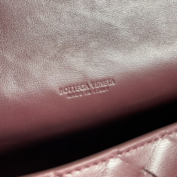 BOTTEGA VENETA Pouch On Strap [C1ESS-071541] CELINE CHANEL ACCESSORIES LOEWE SHOES LOUIS VUITTON DIRO YSL OTHER BRAND HANDBAGS BALENCIAGA BOTTEGA VENETA GOYARD HERMES BURBERRY VALENTINO GUCCI FENDI MIUMIU CHLOE PRADA BVLGARI SUITCASE NEW ARRIVAL 