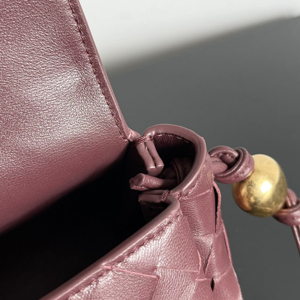 BOTTEGA VENETA Pouch On Strap [C1ESS-071541] CELINE CHANEL ACCESSORIES LOEWE SHOES LOUIS VUITTON DIRO YSL OTHER BRAND HANDBAGS BALENCIAGA BOTTEGA VENETA GOYARD HERMES BURBERRY VALENTINO GUCCI FENDI MIUMIU CHLOE PRADA BVLGARI SUITCASE NEW ARRIVAL 