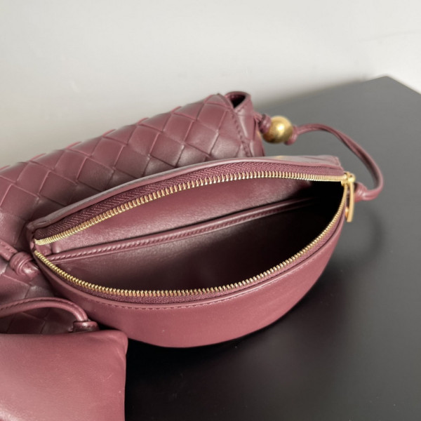 BOTTEGA VENETA Pouch On Strap [C1ESS-071541] CELINE CHANEL ACCESSORIES LOEWE SHOES LOUIS VUITTON DIRO YSL OTHER BRAND HANDBAGS BALENCIAGA BOTTEGA VENETA GOYARD HERMES BURBERRY VALENTINO GUCCI FENDI MIUMIU CHLOE PRADA BVLGARI SUITCASE NEW ARRIVAL 