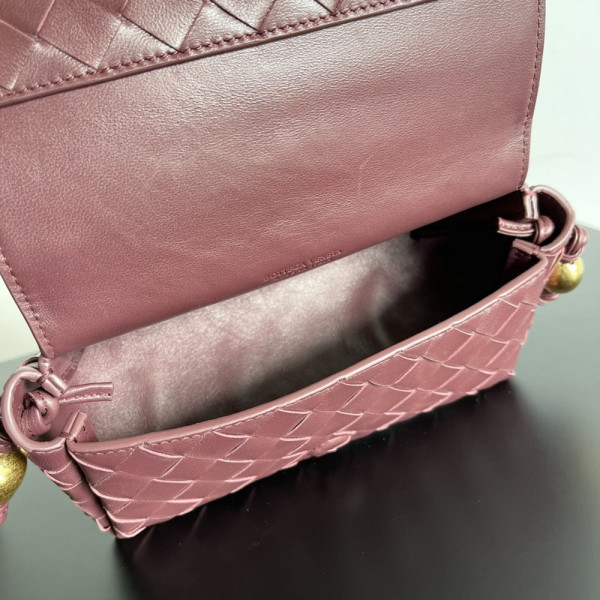 BOTTEGA VENETA Pouch On Strap [C1ESS-071541] CELINE CHANEL ACCESSORIES LOEWE SHOES LOUIS VUITTON DIRO YSL OTHER BRAND HANDBAGS BALENCIAGA BOTTEGA VENETA GOYARD HERMES BURBERRY VALENTINO GUCCI FENDI MIUMIU CHLOE PRADA BVLGARI SUITCASE NEW ARRIVAL 
