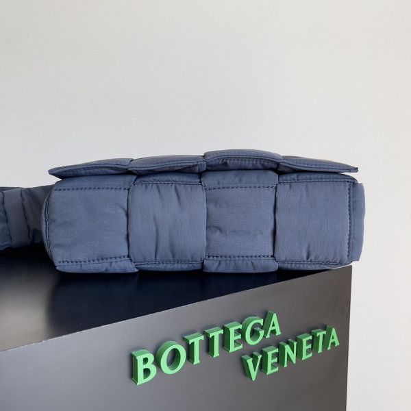 BOTTEGA VENETA Padded Tech Cassette [C1ESS-071135] CELINE CHANEL ACCESSORIES LOEWE SHOES LOUIS VUITTON DIRO YSL OTHER BRAND HANDBAGS BALENCIAGA BOTTEGA VENETA GOYARD HERMES BURBERRY VALENTINO GUCCI FENDI MIUMIU CHLOE PRADA BVLGARI SUITCASE NEW ARRIVAL 