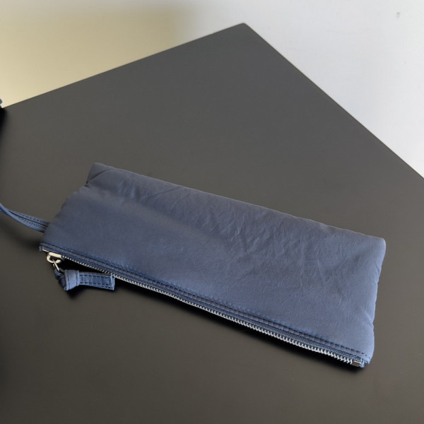 BOTTEGA VENETA Padded Tech Cassette [C1ESS-071135] CELINE CHANEL ACCESSORIES LOEWE SHOES LOUIS VUITTON DIRO YSL OTHER BRAND HANDBAGS BALENCIAGA BOTTEGA VENETA GOYARD HERMES BURBERRY VALENTINO GUCCI FENDI MIUMIU CHLOE PRADA BVLGARI SUITCASE NEW ARRIVAL 