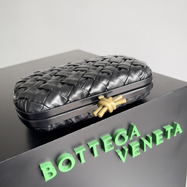 BOTTEGA VENETA Knot Minaudiere [C1ESS-065244] CELINE CHANEL ACCESSORIES LOEWE SHOES LOUIS VUITTON DIRO YSL OTHER BRAND HANDBAGS BALENCIAGA BOTTEGA VENETA GOYARD HERMES BURBERRY VALENTINO GUCCI FENDI MIUMIU CHLOE PRADA BVLGARI SUITCASE NEW ARRIVAL 