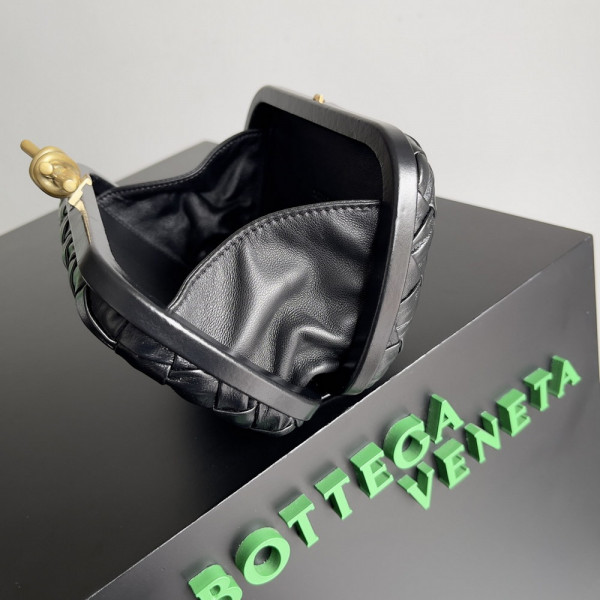 BOTTEGA VENETA Knot Minaudiere [C1ESS-065244] CELINE CHANEL ACCESSORIES LOEWE SHOES LOUIS VUITTON DIRO YSL OTHER BRAND HANDBAGS BALENCIAGA BOTTEGA VENETA GOYARD HERMES BURBERRY VALENTINO GUCCI FENDI MIUMIU CHLOE PRADA BVLGARI SUITCASE NEW ARRIVAL 