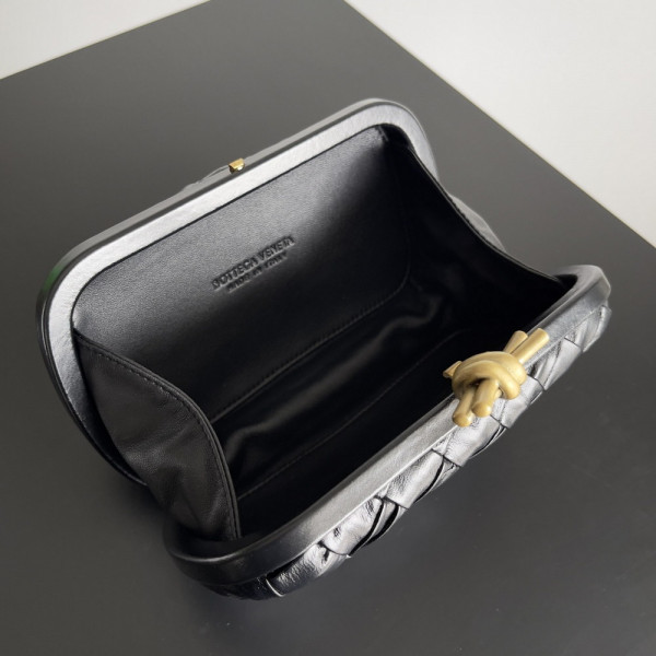 BOTTEGA VENETA Knot Minaudiere [C1ESS-065244] CELINE CHANEL ACCESSORIES LOEWE SHOES LOUIS VUITTON DIRO YSL OTHER BRAND HANDBAGS BALENCIAGA BOTTEGA VENETA GOYARD HERMES BURBERRY VALENTINO GUCCI FENDI MIUMIU CHLOE PRADA BVLGARI SUITCASE NEW ARRIVAL 