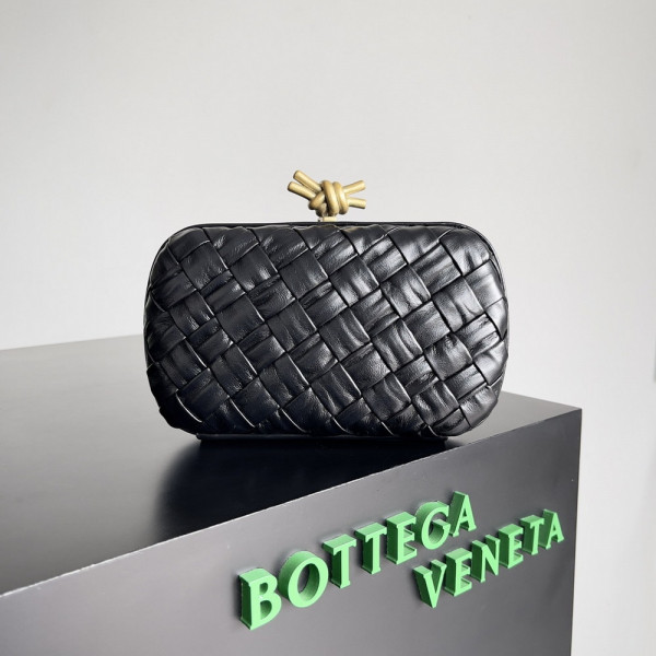 BOTTEGA VENETA Knot Minaudiere [C1ESS-065244] CELINE CHANEL ACCESSORIES LOEWE SHOES LOUIS VUITTON DIRO YSL OTHER BRAND HANDBAGS BALENCIAGA BOTTEGA VENETA GOYARD HERMES BURBERRY VALENTINO GUCCI FENDI MIUMIU CHLOE PRADA BVLGARI SUITCASE NEW ARRIVAL 