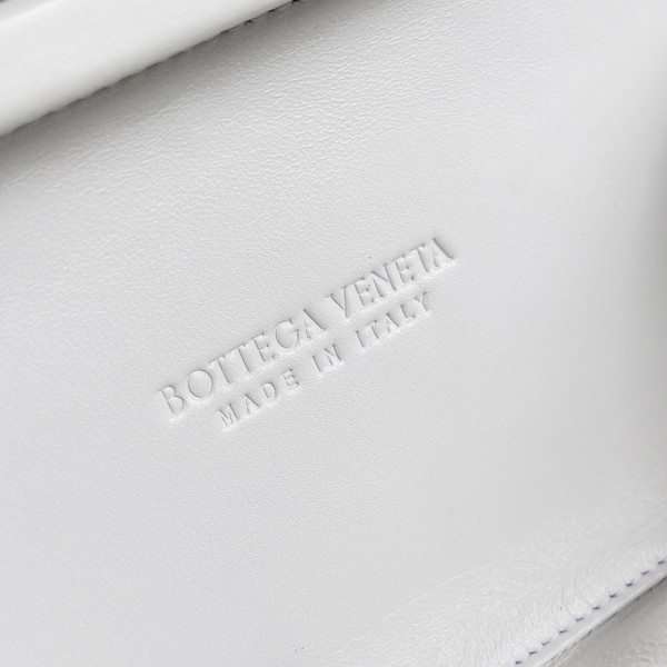 BOTTEGA VENETA Knot Minaudiere [C1ESS-065216] CELINE CHANEL ACCESSORIES LOEWE SHOES LOUIS VUITTON DIRO YSL OTHER BRAND HANDBAGS BALENCIAGA BOTTEGA VENETA GOYARD HERMES BURBERRY VALENTINO GUCCI FENDI MIUMIU CHLOE PRADA BVLGARI SUITCASE NEW ARRIVAL 