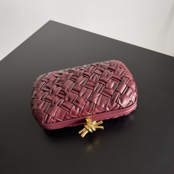 BOTTEGA VENETA Knot Minaudiere [C1ESS-065050] CELINE CHANEL ACCESSORIES LOEWE SHOES LOUIS VUITTON DIRO YSL OTHER BRAND HANDBAGS BALENCIAGA BOTTEGA VENETA GOYARD HERMES BURBERRY VALENTINO GUCCI FENDI MIUMIU CHLOE PRADA BVLGARI SUITCASE NEW ARRIVAL 