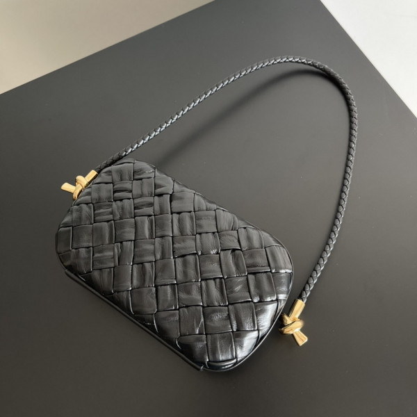 BOTTEGA VENETA Knot Minaudiere On Strap [C1ESS-064802] CELINE CHANEL ACCESSORIES LOEWE SHOES LOUIS VUITTON DIRO YSL OTHER BRAND HANDBAGS BALENCIAGA BOTTEGA VENETA GOYARD HERMES BURBERRY VALENTINO GUCCI FENDI MIUMIU CHLOE PRADA BVLGARI SUITCASE NEW ARRIVAL 