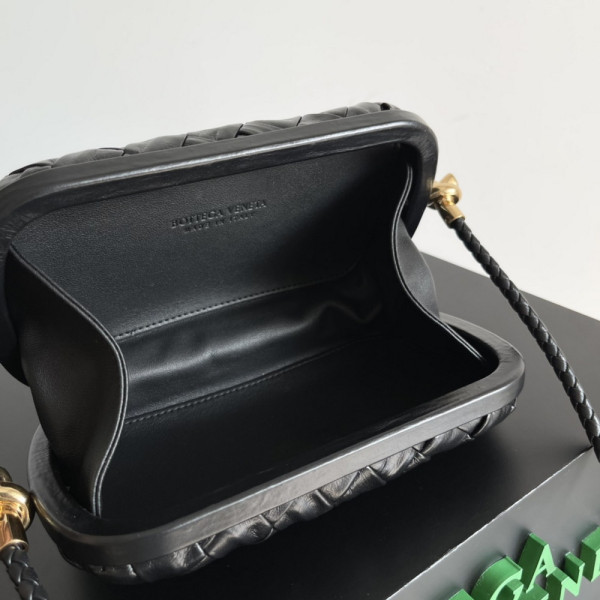 BOTTEGA VENETA Knot Minaudiere On Strap [C1ESS-064802] CELINE CHANEL ACCESSORIES LOEWE SHOES LOUIS VUITTON DIRO YSL OTHER BRAND HANDBAGS BALENCIAGA BOTTEGA VENETA GOYARD HERMES BURBERRY VALENTINO GUCCI FENDI MIUMIU CHLOE PRADA BVLGARI SUITCASE NEW ARRIVAL 
