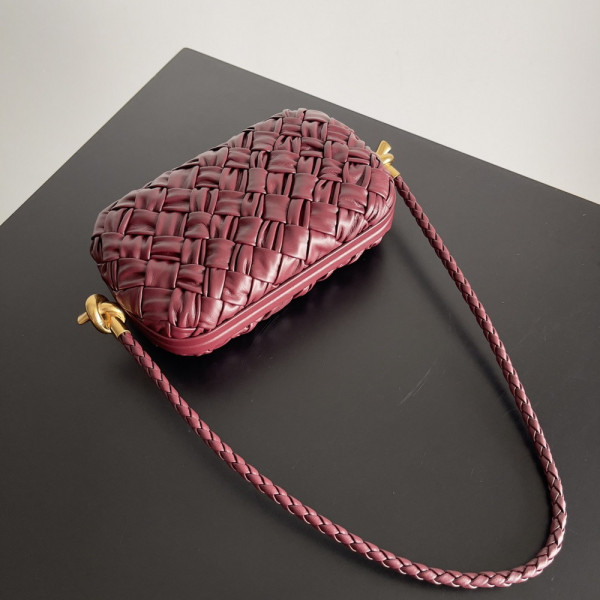 BOTTEGA VENETA Knot Minaudiere On Strap [C1ESS-064635] CELINE CHANEL ACCESSORIES LOEWE SHOES LOUIS VUITTON DIRO YSL OTHER BRAND HANDBAGS BALENCIAGA BOTTEGA VENETA GOYARD HERMES BURBERRY VALENTINO GUCCI FENDI MIUMIU CHLOE PRADA BVLGARI SUITCASE NEW ARRIVAL 