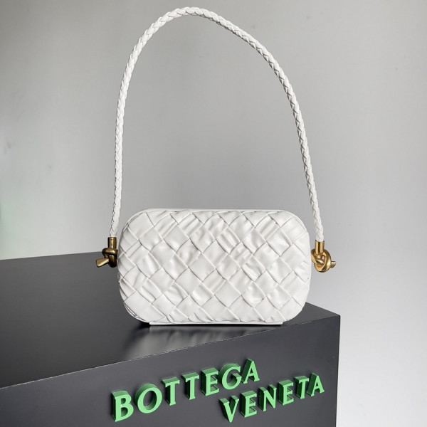 BOTTEGA VENETA Knot Minaudiere On Strap [C1ESS-064515] CELINE CHANEL ACCESSORIES LOEWE SHOES LOUIS VUITTON DIRO YSL OTHER BRAND HANDBAGS BALENCIAGA BOTTEGA VENETA GOYARD HERMES BURBERRY VALENTINO GUCCI FENDI MIUMIU CHLOE PRADA BVLGARI SUITCASE NEW ARRIVAL 