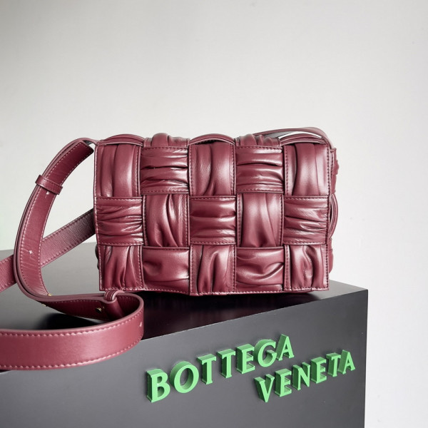 BOTTEGA VENETA CASSETTE [C1ESS-061058] CELINE CHANEL ACCESSORIES LOEWE SHOES LOUIS VUITTON DIRO YSL OTHER BRAND HANDBAGS BALENCIAGA BOTTEGA VENETA GOYARD HERMES BURBERRY VALENTINO GUCCI FENDI MIUMIU CHLOE PRADA BVLGARI SUITCASE NEW ARRIVAL 