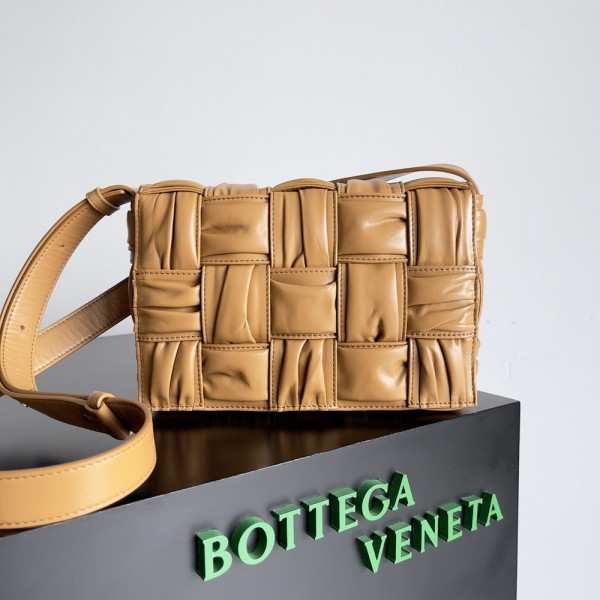 BOTTEGA VENETA CASSETTE [C1ESS-061039] CELINE CHANEL ACCESSORIES LOEWE SHOES LOUIS VUITTON DIRO YSL OTHER BRAND HANDBAGS BALENCIAGA BOTTEGA VENETA GOYARD HERMES BURBERRY VALENTINO GUCCI FENDI MIUMIU CHLOE PRADA BVLGARI SUITCASE NEW ARRIVAL 
