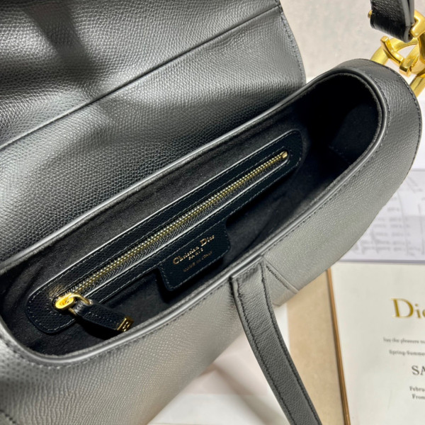 DIRO SADDLE BAG WITH STRAP-25.5-20-6.5CM [C1ESR-034611] CELINE CHANEL ACCESSORIES LOEWE SHOES LOUIS VUITTON DIRO YSL OTHER BRAND HANDBAGS BALENCIAGA BOTTEGA VENETA GOYARD HERMES BURBERRY VALENTINO GUCCI FENDI MIUMIU CHLOE PRADA BVLGARI SUITCASE NEW ARRIVAL 