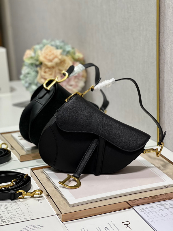 DIRO SADDLE BAG WITH STRAP-25.5-20-6.5CM [C1ESR-034611] CELINE CHANEL ACCESSORIES LOEWE SHOES LOUIS VUITTON DIRO YSL OTHER BRAND HANDBAGS BALENCIAGA BOTTEGA VENETA GOYARD HERMES BURBERRY VALENTINO GUCCI FENDI MIUMIU CHLOE PRADA BVLGARI SUITCASE NEW ARRIVAL 