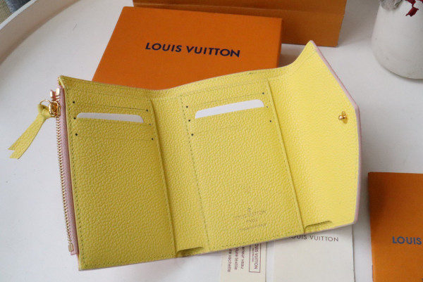 Louis Vuitton VICTORINE Wallet [M81289] CELINE CHANEL ACCESSORIES LOEWE SHOES LOUIS VUITTON DIRO YSL OTHER BRAND HANDBAGS BALENCIAGA BOTTEGA VENETA GOYARD HERMES BURBERRY VALENTINO GUCCI FENDI MIUMIU CHLOE PRADA BVLGARI SUITCASE NEW ARRIVAL 