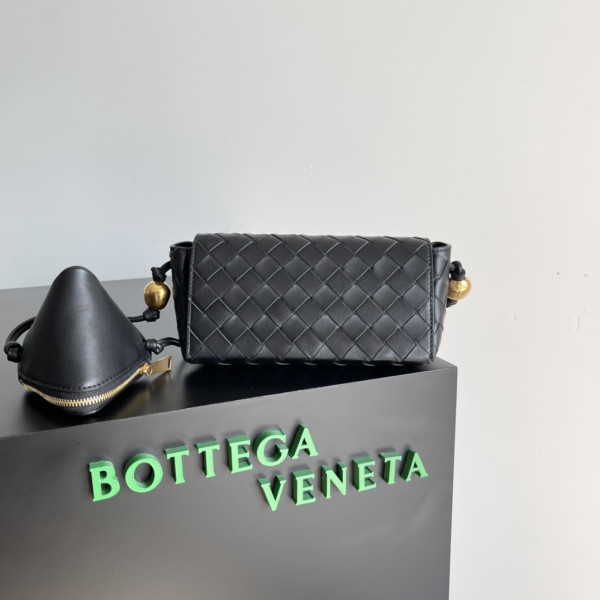 (image for) BOTTEGA VENETA Pouch On Strap