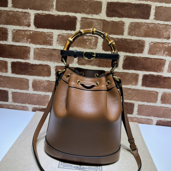 (image for) Gucci Diana small bucket bag