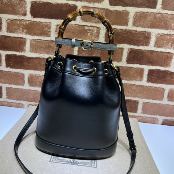 (image for) Gucci Diana small bucket bag