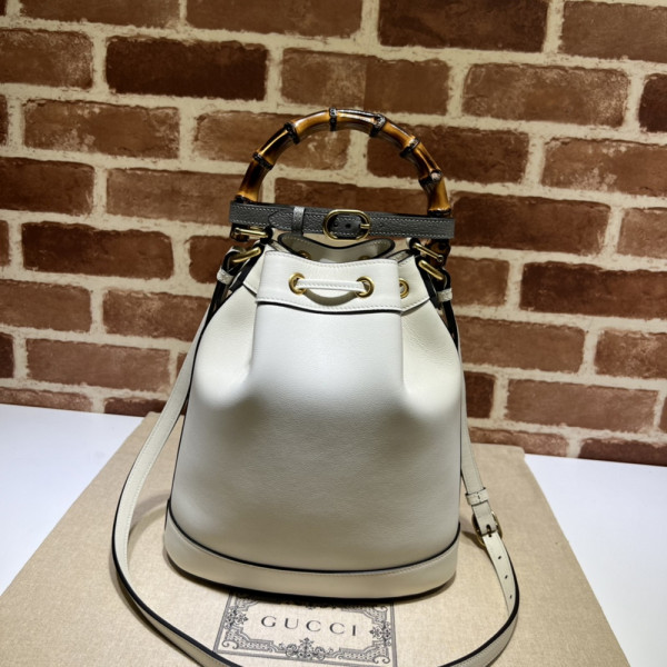 (image for) Gucci Diana small bucket bag