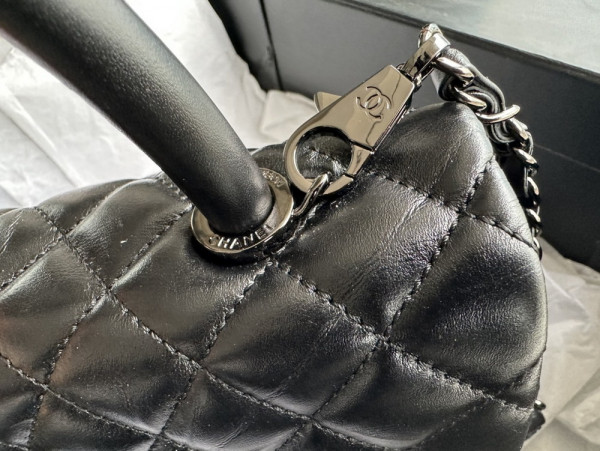 CL LARGE FLAP BAG WITH TOP HANDLE [C1ES8-094523] CELINE CHANEL ACCESSORIES LOEWE SHOES LOUIS VUITTON DIRO YSL OTHER BRAND HANDBAGS BALENCIAGA BOTTEGA VENETA GOYARD HERMES BURBERRY VALENTINO GUCCI FENDI MIUMIU CHLOE PRADA BVLGARI SUITCASE NEW ARRIVAL 