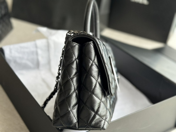 CL LARGE FLAP BAG WITH TOP HANDLE [C1ES8-094523] CELINE CHANEL ACCESSORIES LOEWE SHOES LOUIS VUITTON DIRO YSL OTHER BRAND HANDBAGS BALENCIAGA BOTTEGA VENETA GOYARD HERMES BURBERRY VALENTINO GUCCI FENDI MIUMIU CHLOE PRADA BVLGARI SUITCASE NEW ARRIVAL 